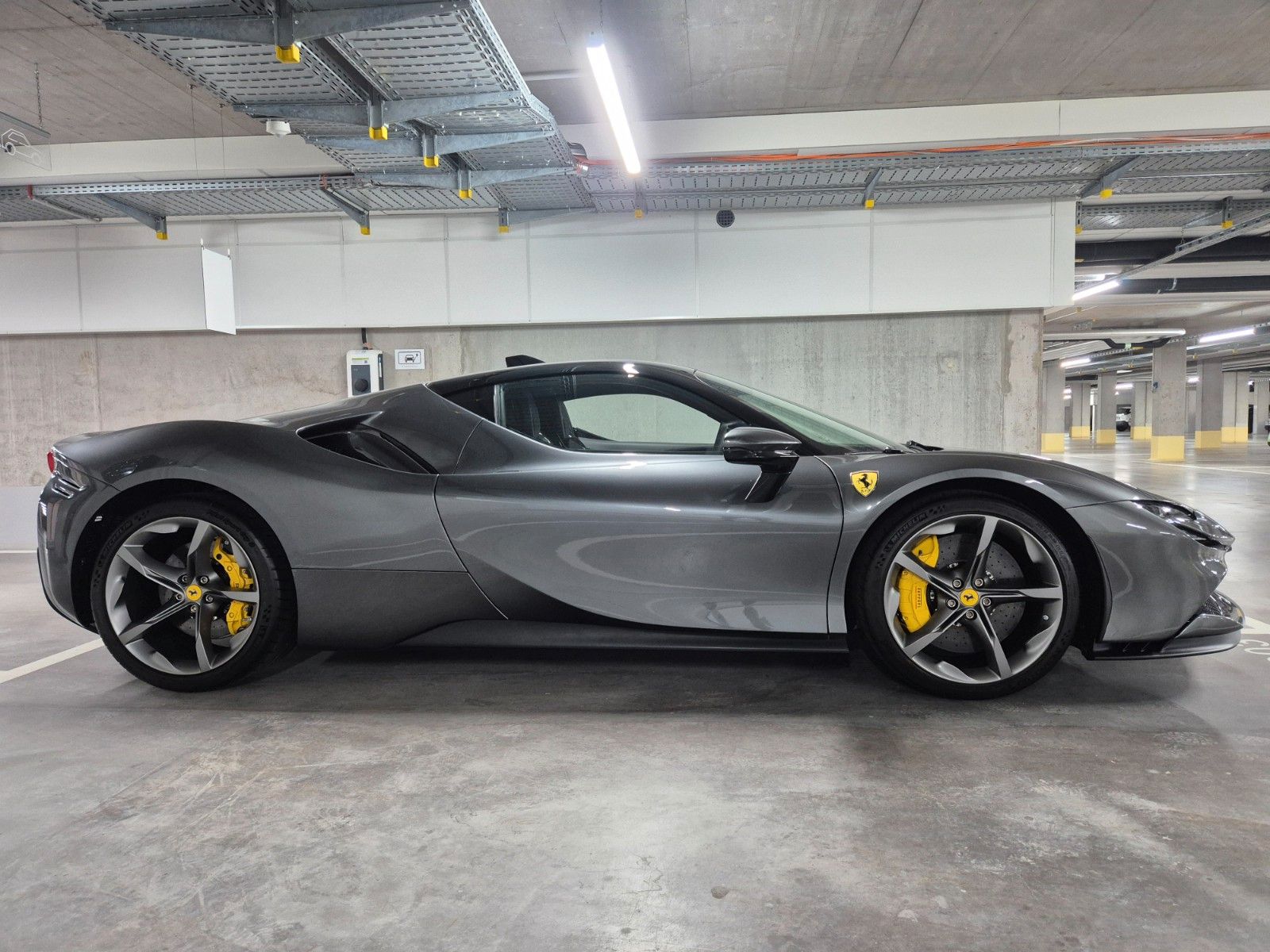 FERRARI SF90