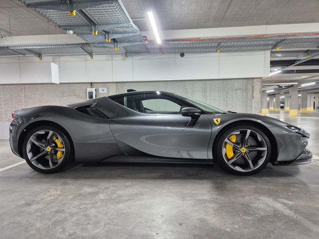 FERRARI SF90