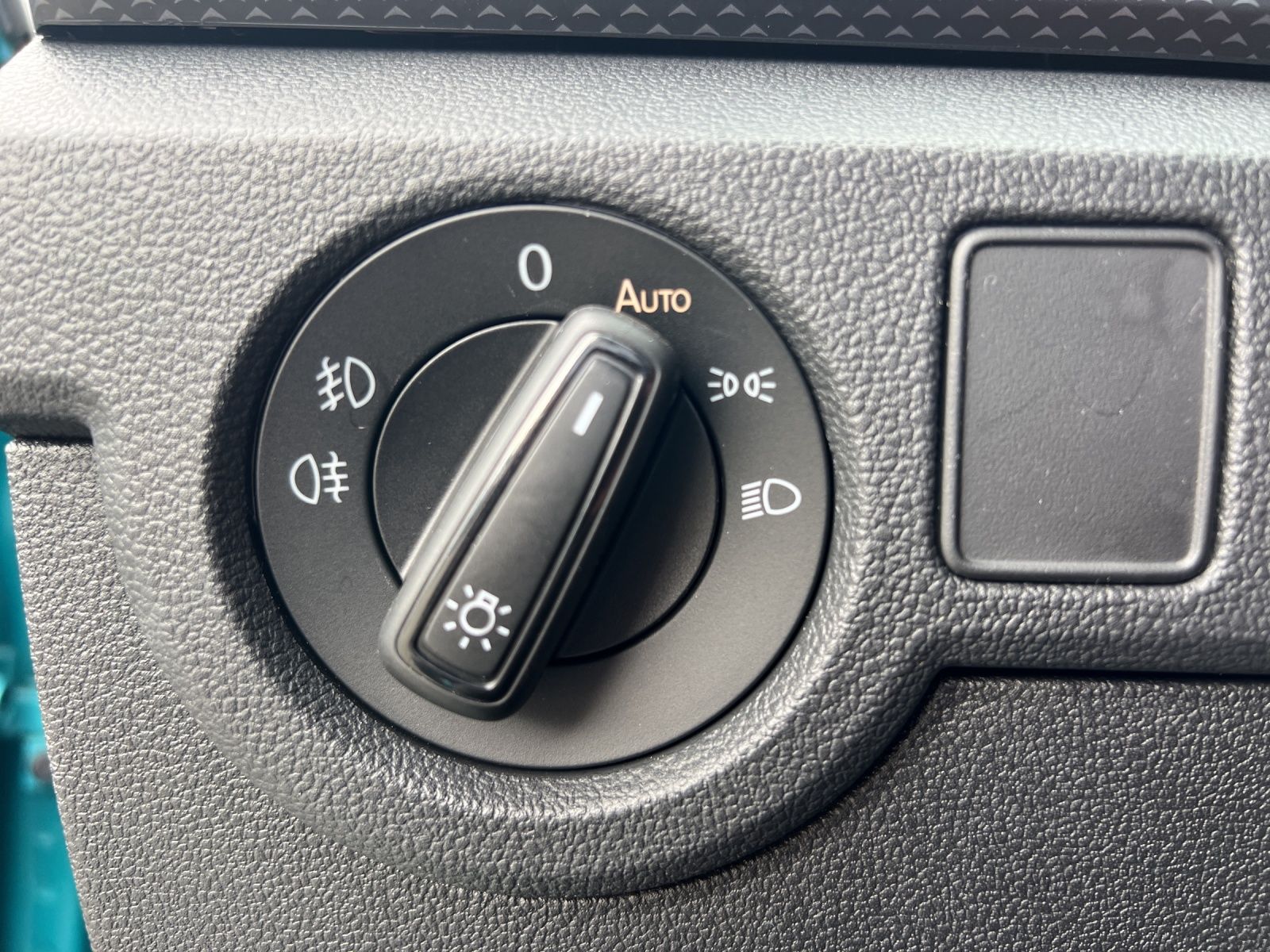 Fahrzeugabbildung Volkswagen T-Cross Life TSI LED ACC SHZ PDC WeConnect