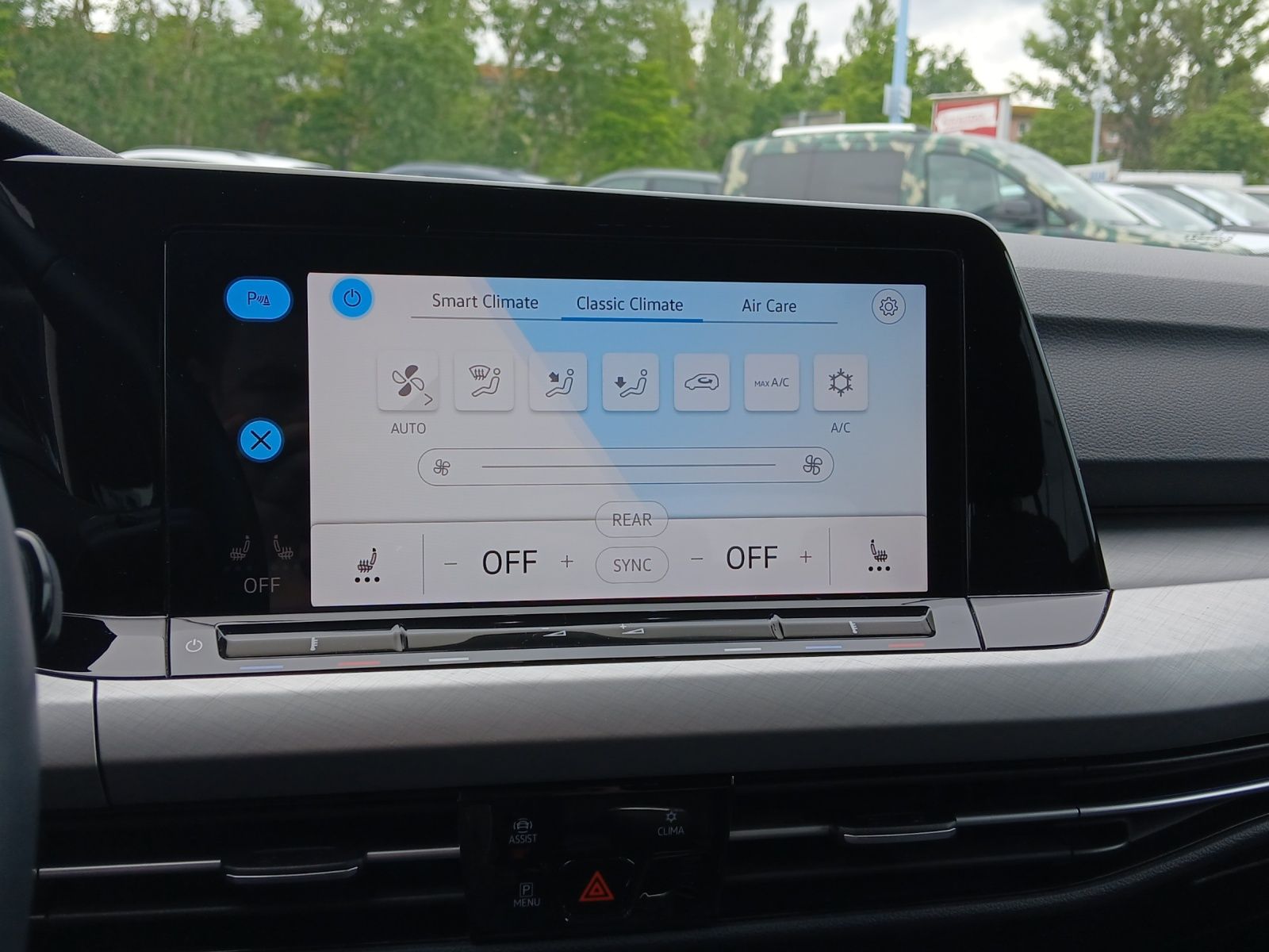 Fahrzeugabbildung Volkswagen Golf VIII Variant TSI Life LED Navi AID ACC PDC