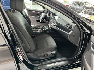 Fahrzeugabbildung BMW 525d Touring Aut Stop&Go NaviProf Xenon PDC LM