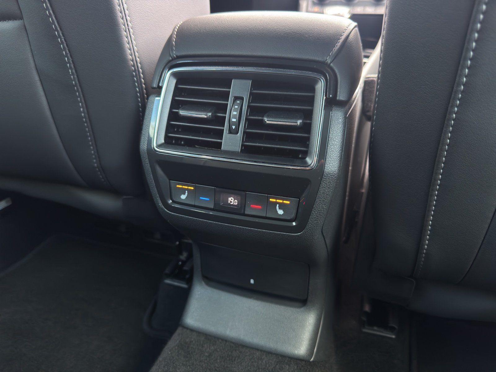 Fahrzeugabbildung SKODA Kodiaq 2.0 TDI Sportline 4x4/ST-HZ/KAMERA/ACC/7S