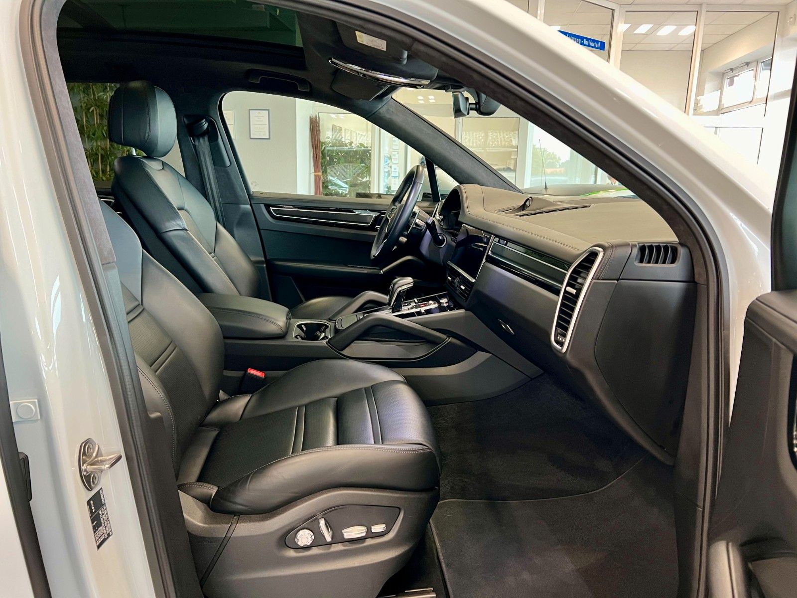 Fahrzeugabbildung Porsche Cayenne GTS Panorama, AHK, 21Zoll, SportChrono