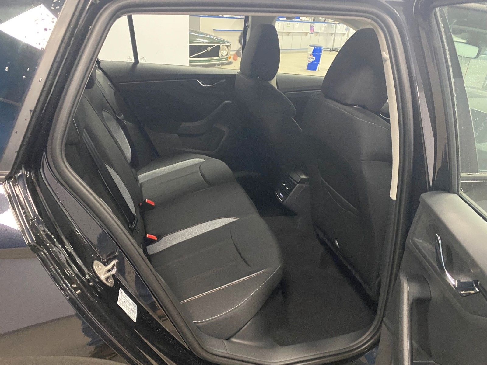 Fahrzeugabbildung SKODA Kamiq 1.5 TSI DSG Selection+SITZHEIZUNG+KAMERA++