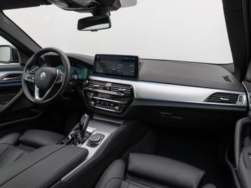 Fahrzeugabbildung BMW 530e Panorama Kamera Laser HUD DAB H/K ACC AHK