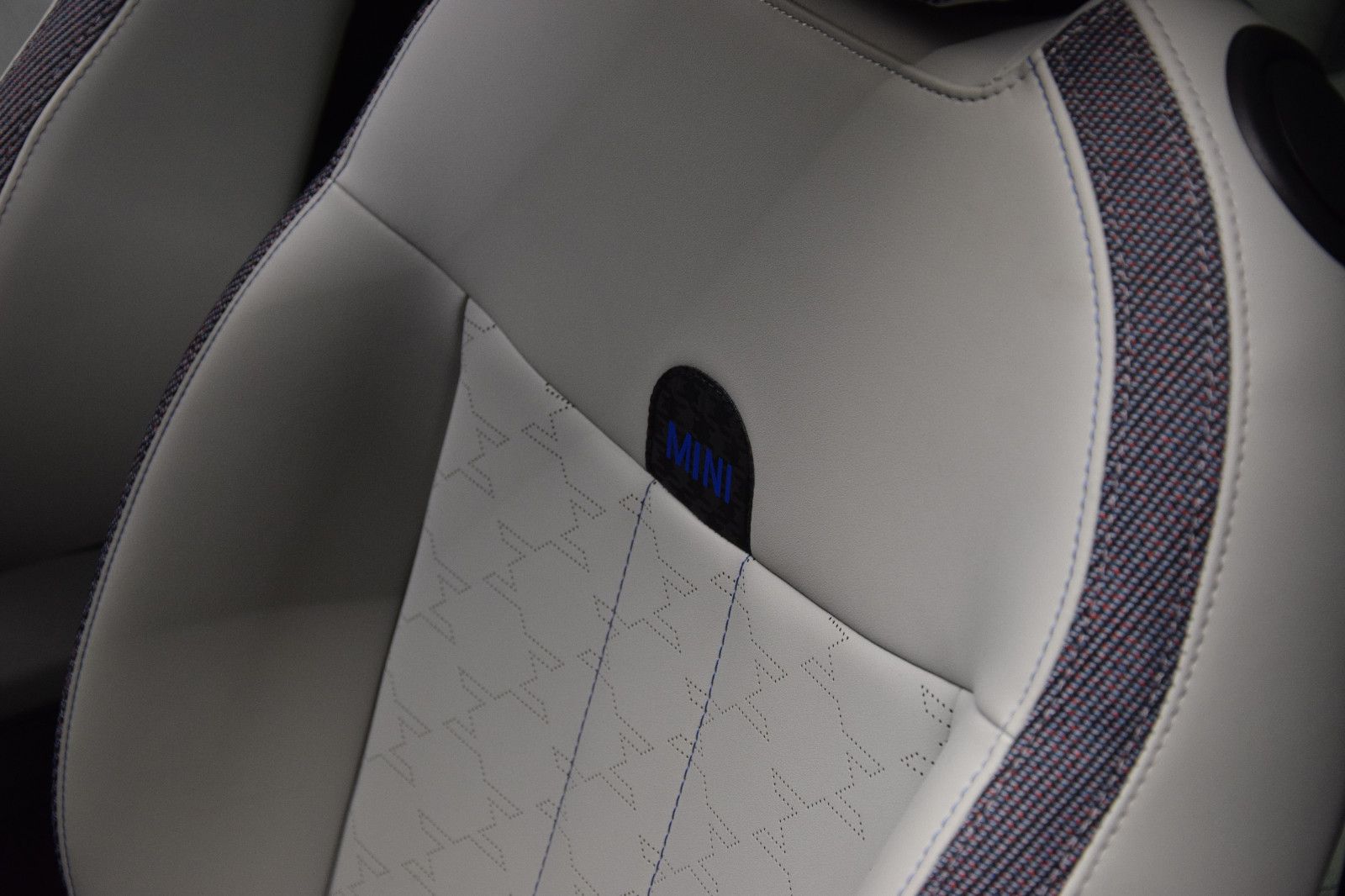 Fahrzeugabbildung MINI Cooper C Classic Trim Paket-M Pano HuD Kamera