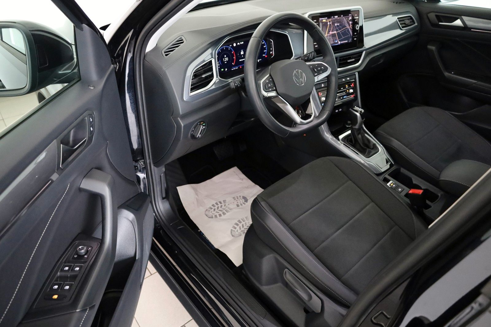 Fahrzeugabbildung Volkswagen T-Roc Style T.Leder,Navi,LED,ACC,SH,PDC,SR+WR