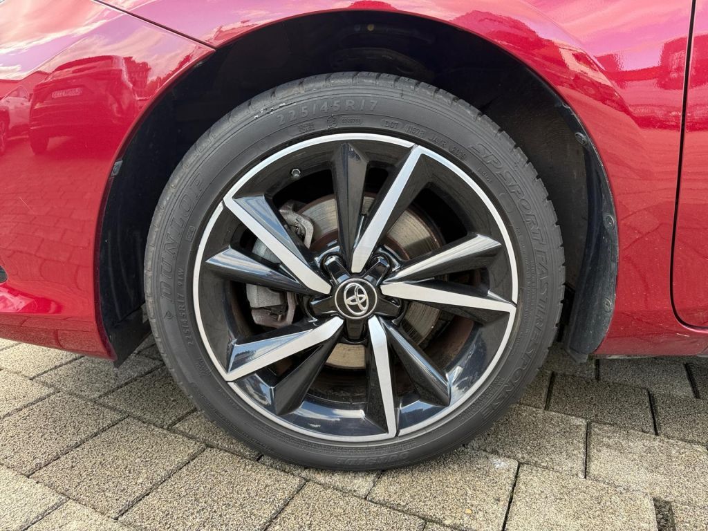 Fahrzeugabbildung Toyota Auris 1.8 VVT-i Hybrid Automatik Edition-S