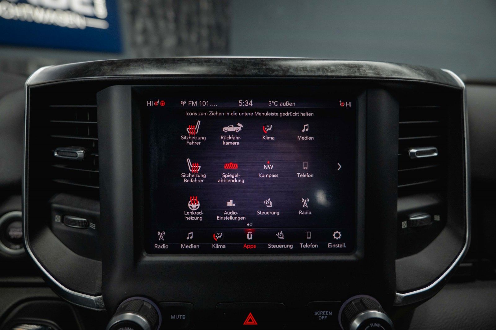 Fahrzeugabbildung Dodge RAM 5.7 V8 HEMI 4x4 OFFROAD Night-Paket *LED*19%