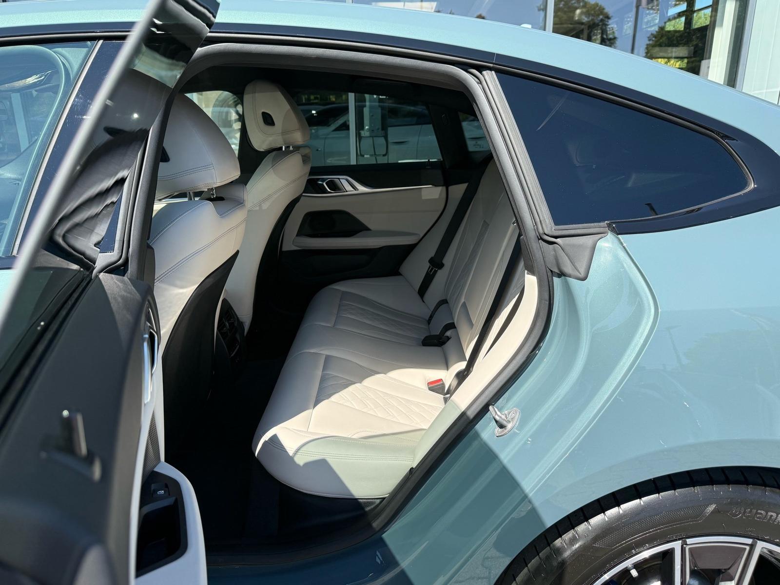 BMW i4 xDrive40 M Sport //CarbonInt. Stop&Go AHK