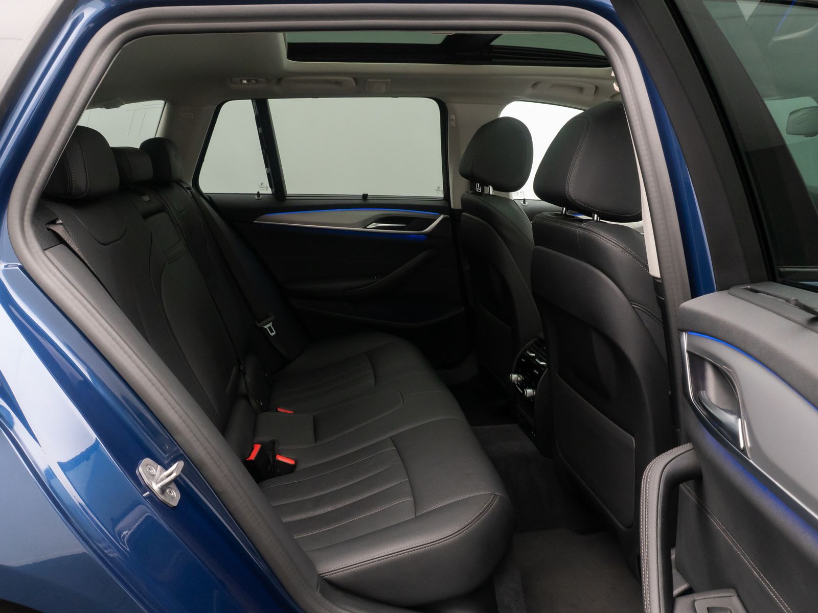 Fahrzeugabbildung BMW 520d xD DAB HUD Kamera Alarm Panoram Leder Sport