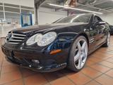 Mercedes-Benz SL 500 - Mercedes-Benz SL 500 mit Benzin-Antrieb