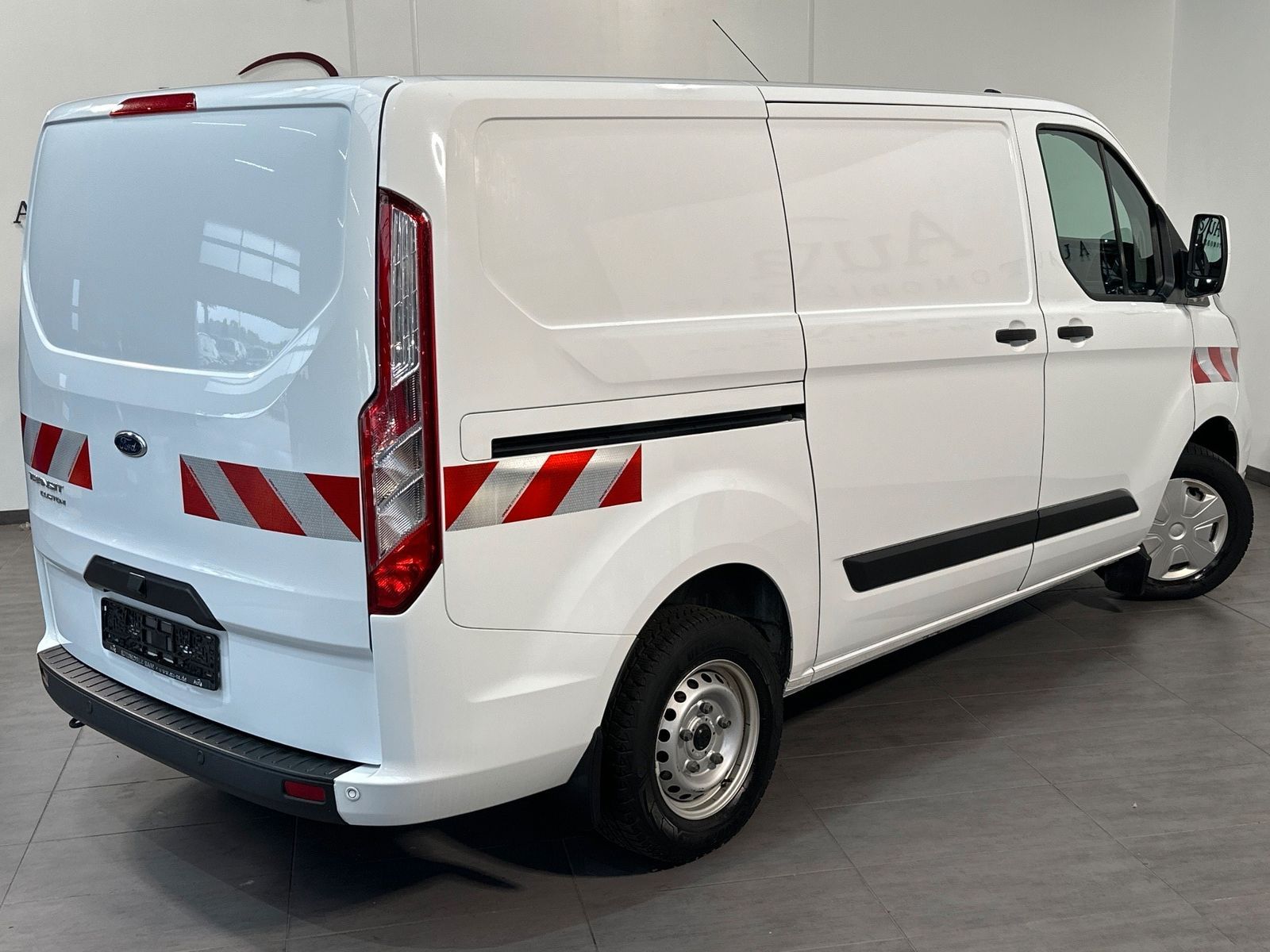 Fahrzeugabbildung Ford Transit Custom 280 L1H1 SORTIMO+NAV+KAMERA+PDC