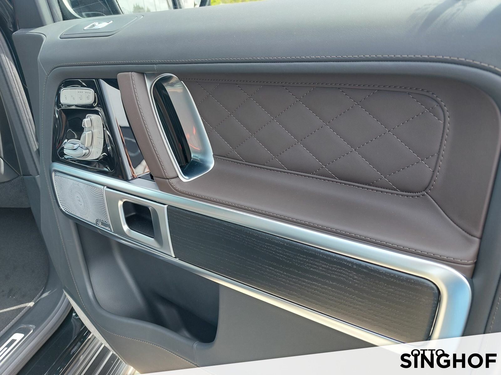 Fahrzeugabbildung Mercedes-Benz G 450 d AMG +Superior+AHK+Night+dyn.LED+360°+