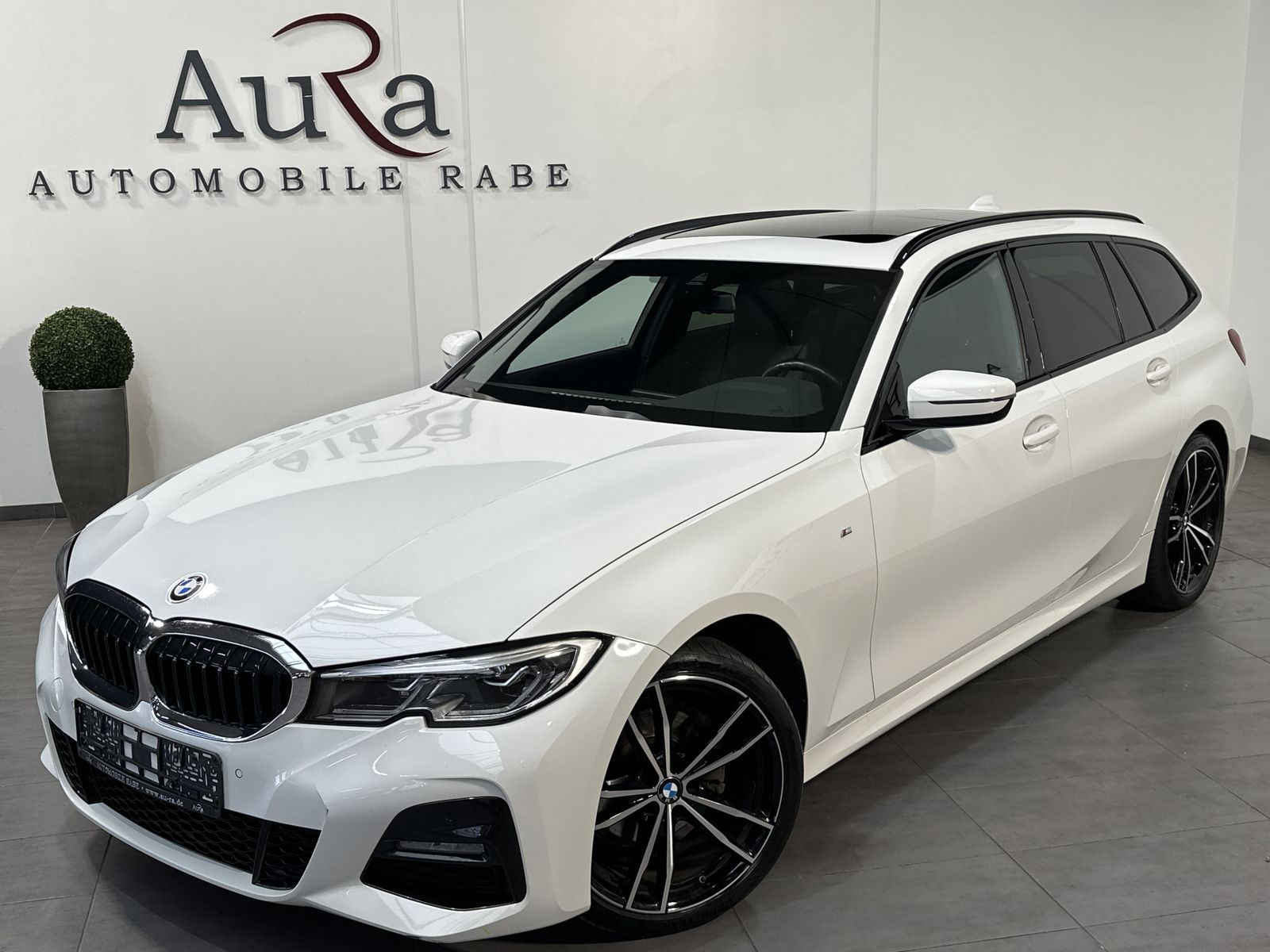 Fahrzeugabbildung BMW 320d Touring xDrive M-Sport NAV+LASER+H&K+PANORA