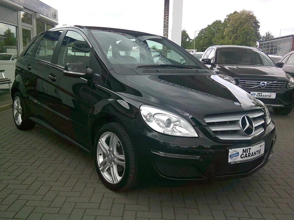 Mercedes-Benz B 180