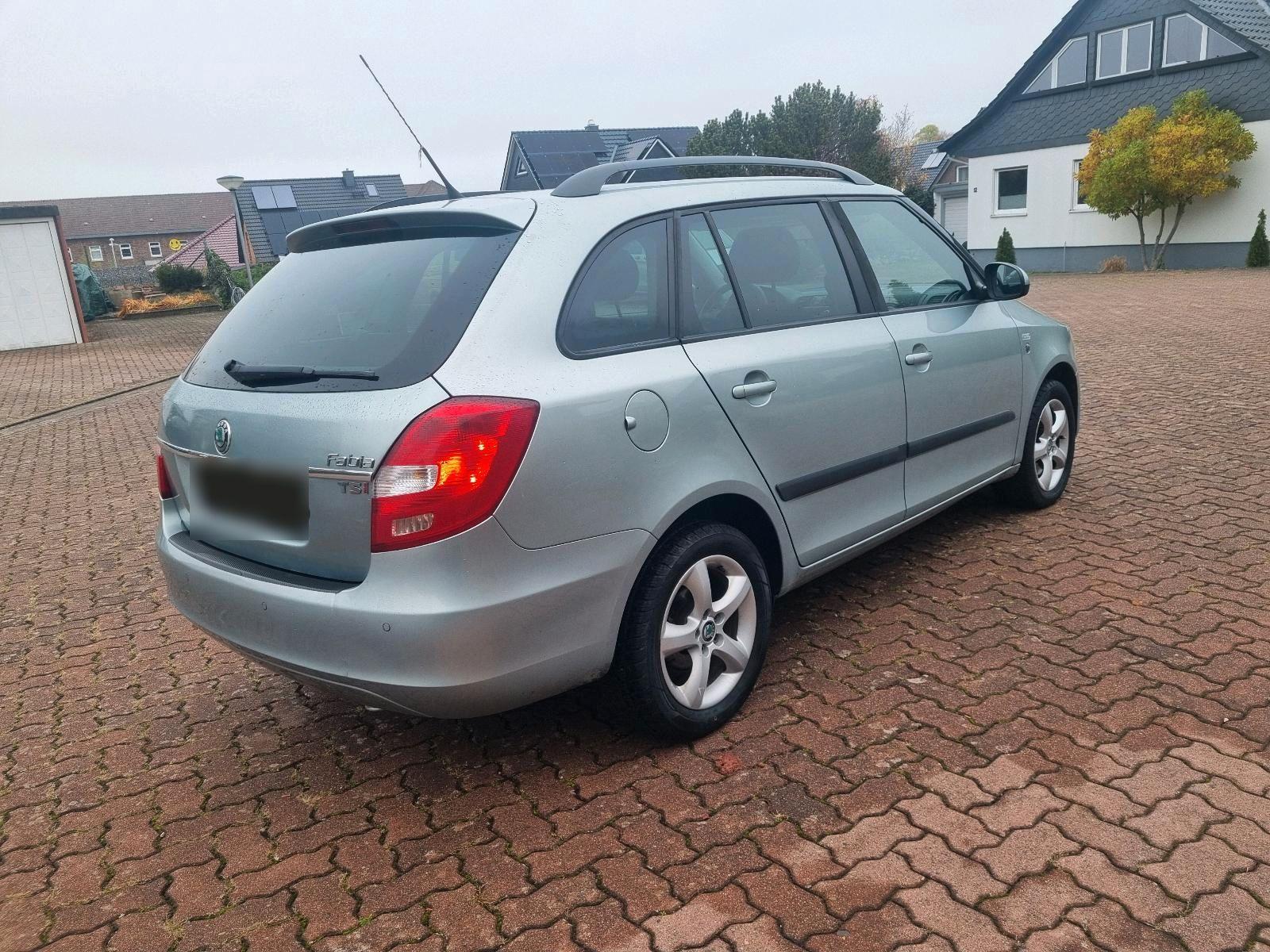 Skoda Fabia 2011 — engine 105 HP (77kW)