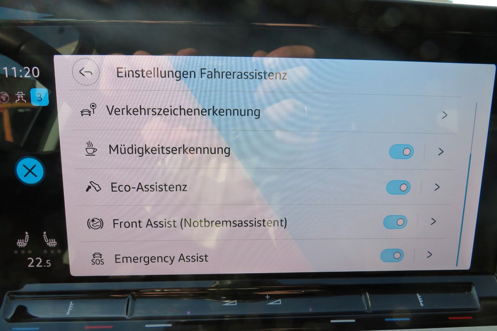 Fahrzeugabbildung Volkswagen Golf Variant LIFE DSG NAVI APP ACC SITZH. LED 1H