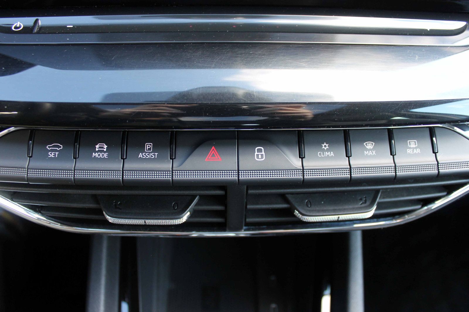 Fahrzeugabbildung SKODA Octavia Combi Style 2.0TDI DSG AHK PANO KAM HUD