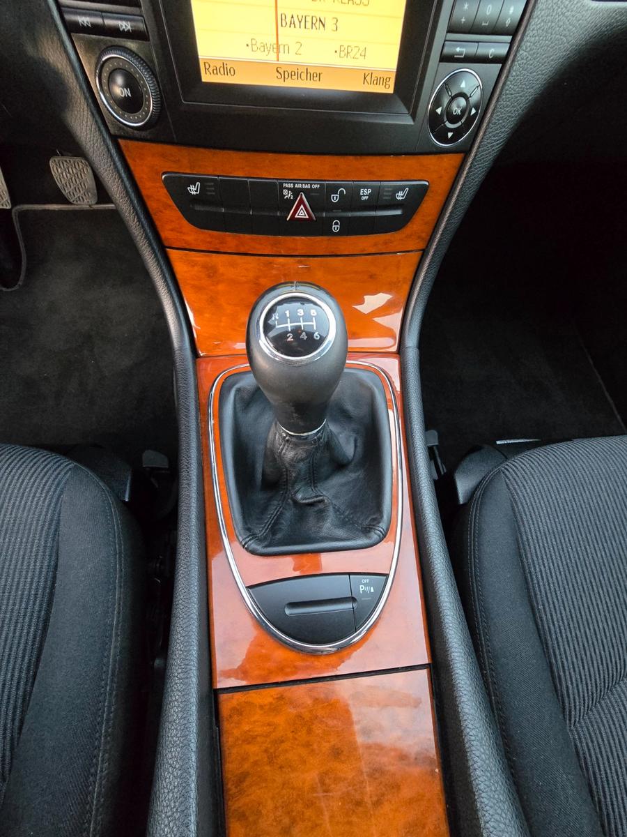 Mercedes-Benz E200 2009 — photo 15