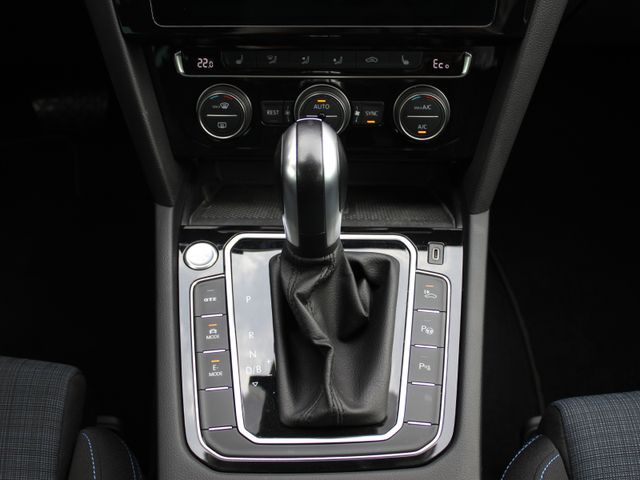 Passat Variant 1,4 GTE Kamera*Navi*Matrix-LED*