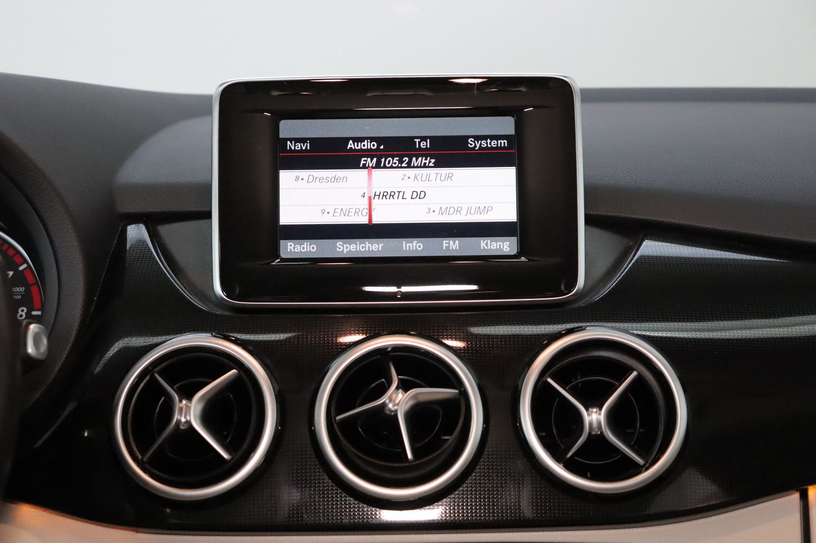 Fahrzeugabbildung Mercedes-Benz B 180 BlueEFFICIENCY * Bi-Xenon * Navi * SHZ *