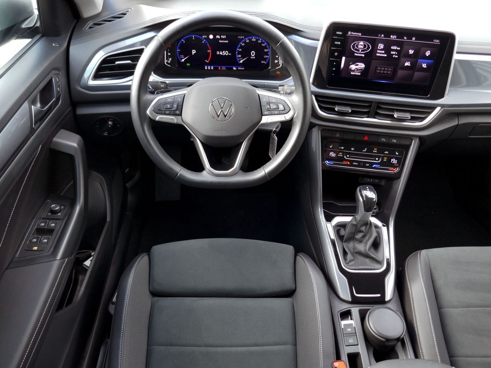 Fahrzeugabbildung Volkswagen T-Roc Style 2.0 TDI DSG | LED AHK RFK ACC Navi