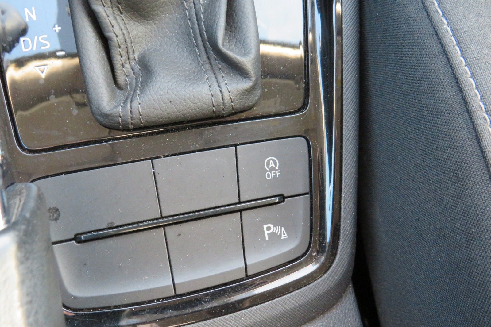 Fahrzeugabbildung SKODA Kamiq Ambition DSG LED AHK GRA PDC SITZH.