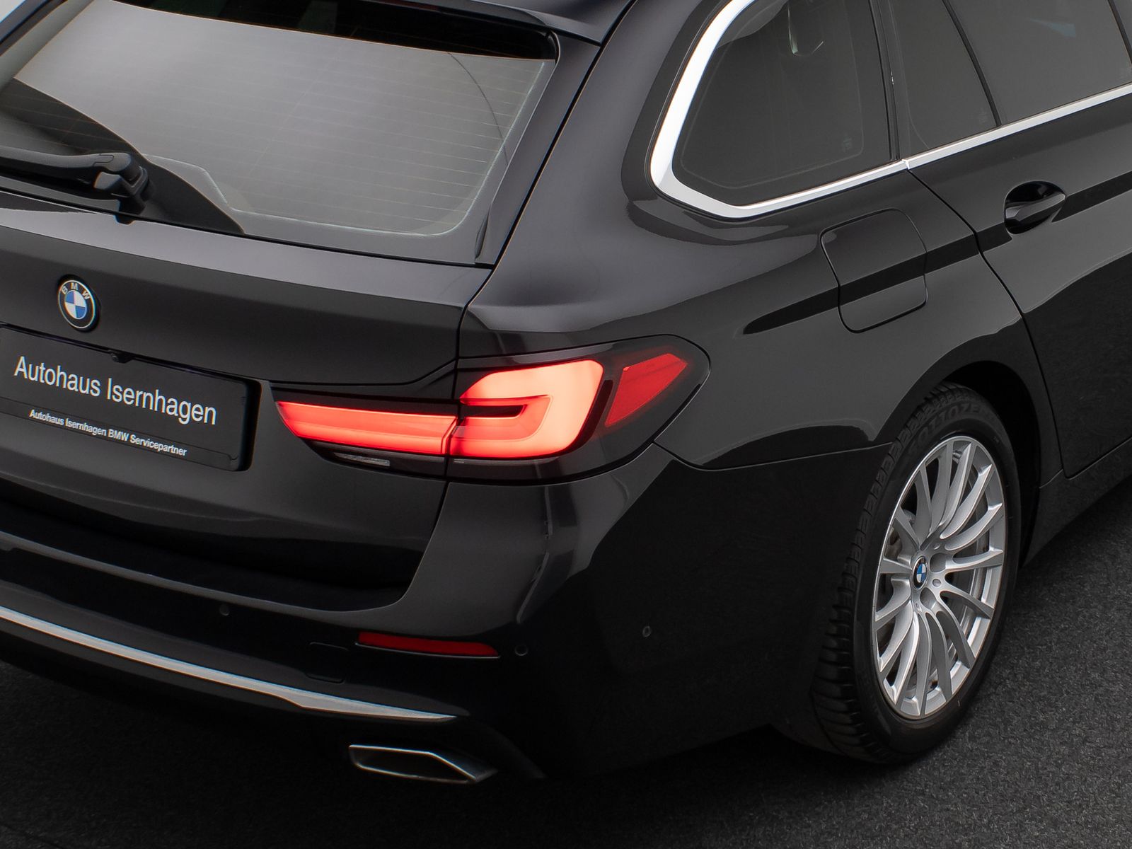 Fahrzeugabbildung BMW 530i xD Luxury Line DAB Kamera HUD HiFi Panorama