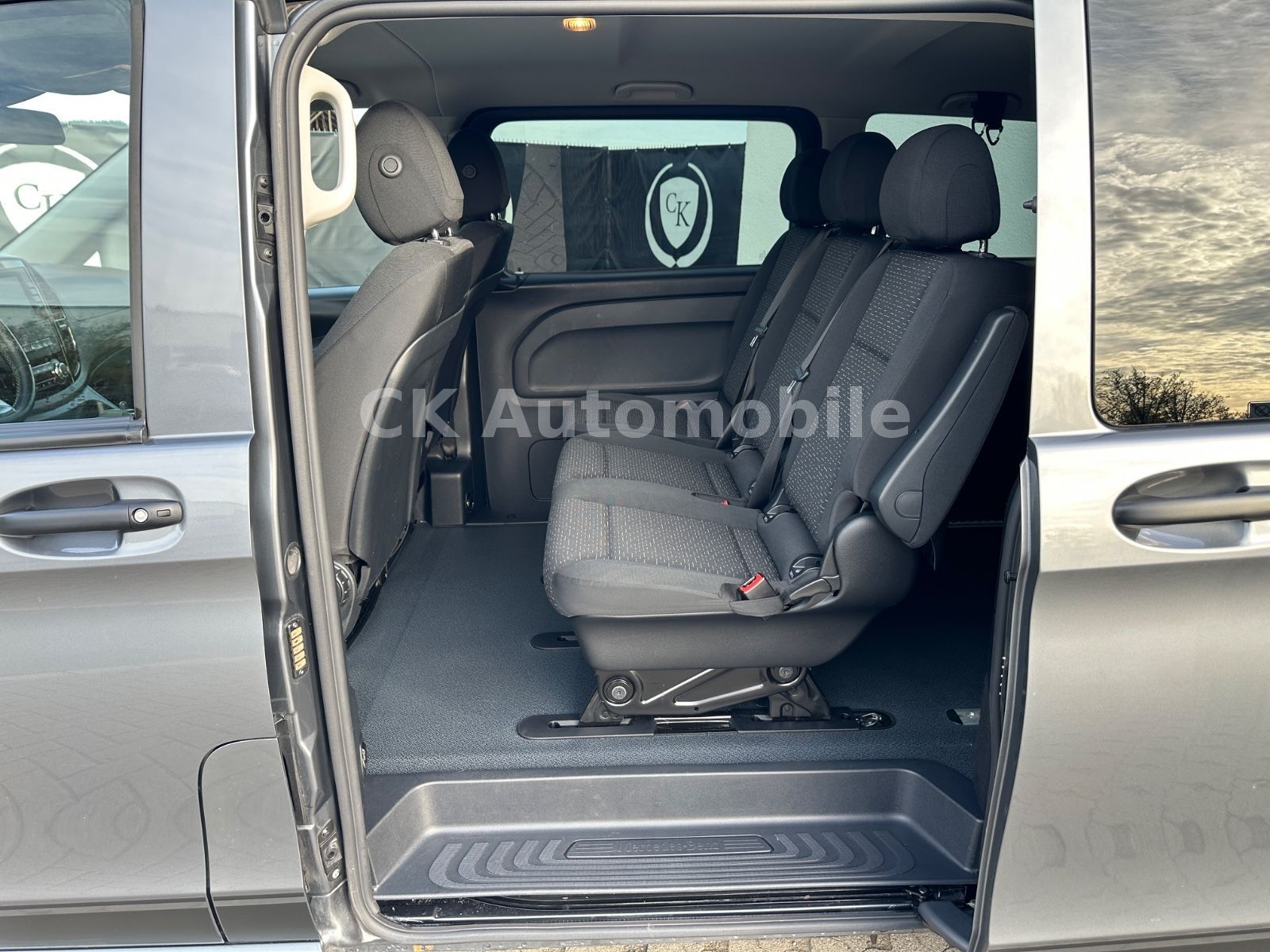 Fahrzeugabbildung Mercedes-Benz Vito 124 Mixto 4x4 lang/5Sitze/Navi/LED/Kam./AHK