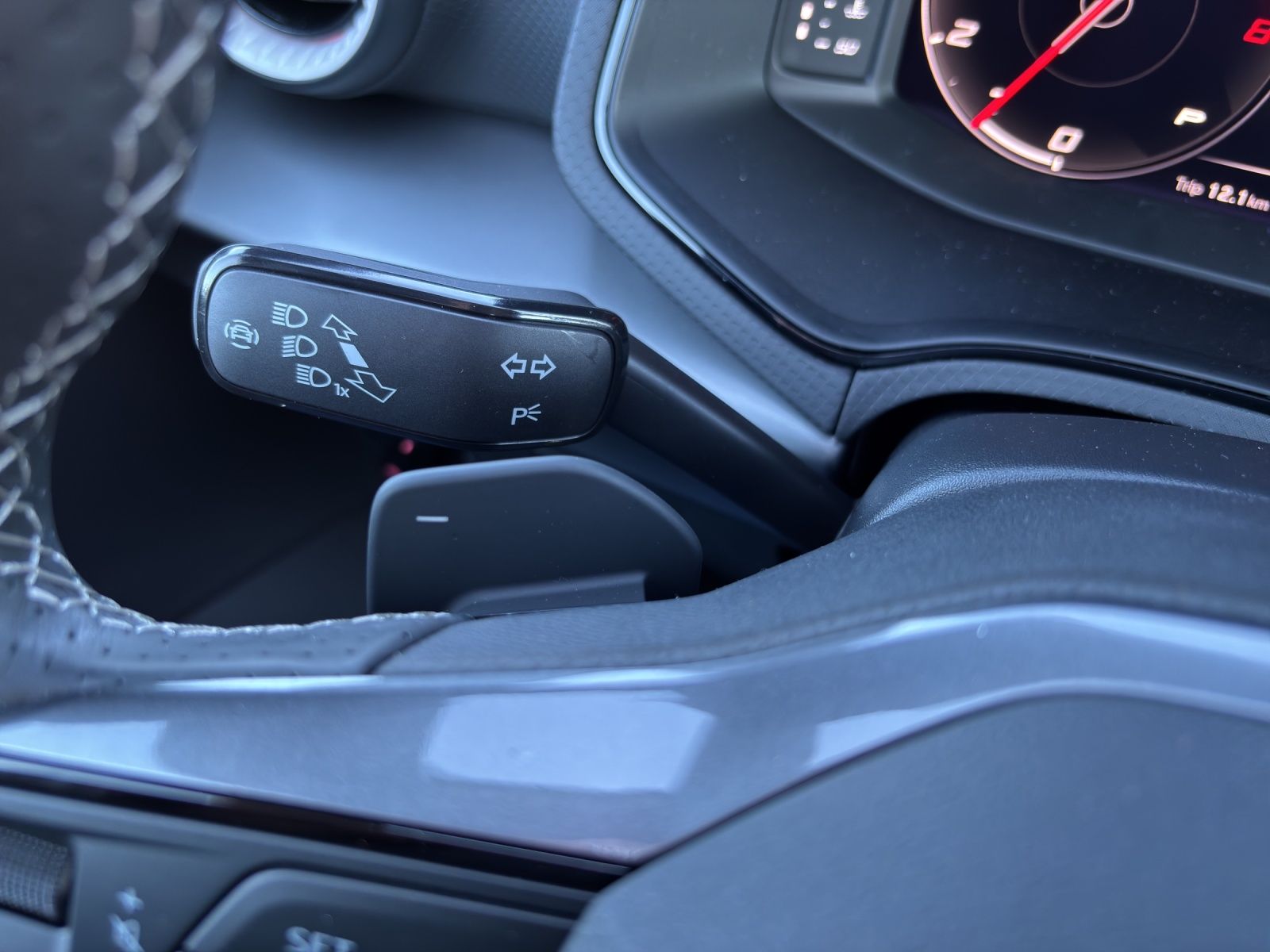 Fahrzeugabbildung SEAT Arona 1.0 TSI FR KESSY RFK 18" BICOLOUR