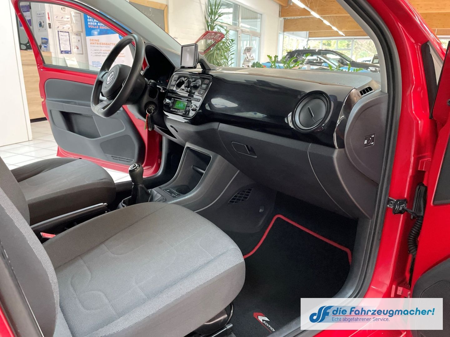 Fahrzeugabbildung Volkswagen up! move Navi Klimaautom SHZ Notbremsass. Temp P