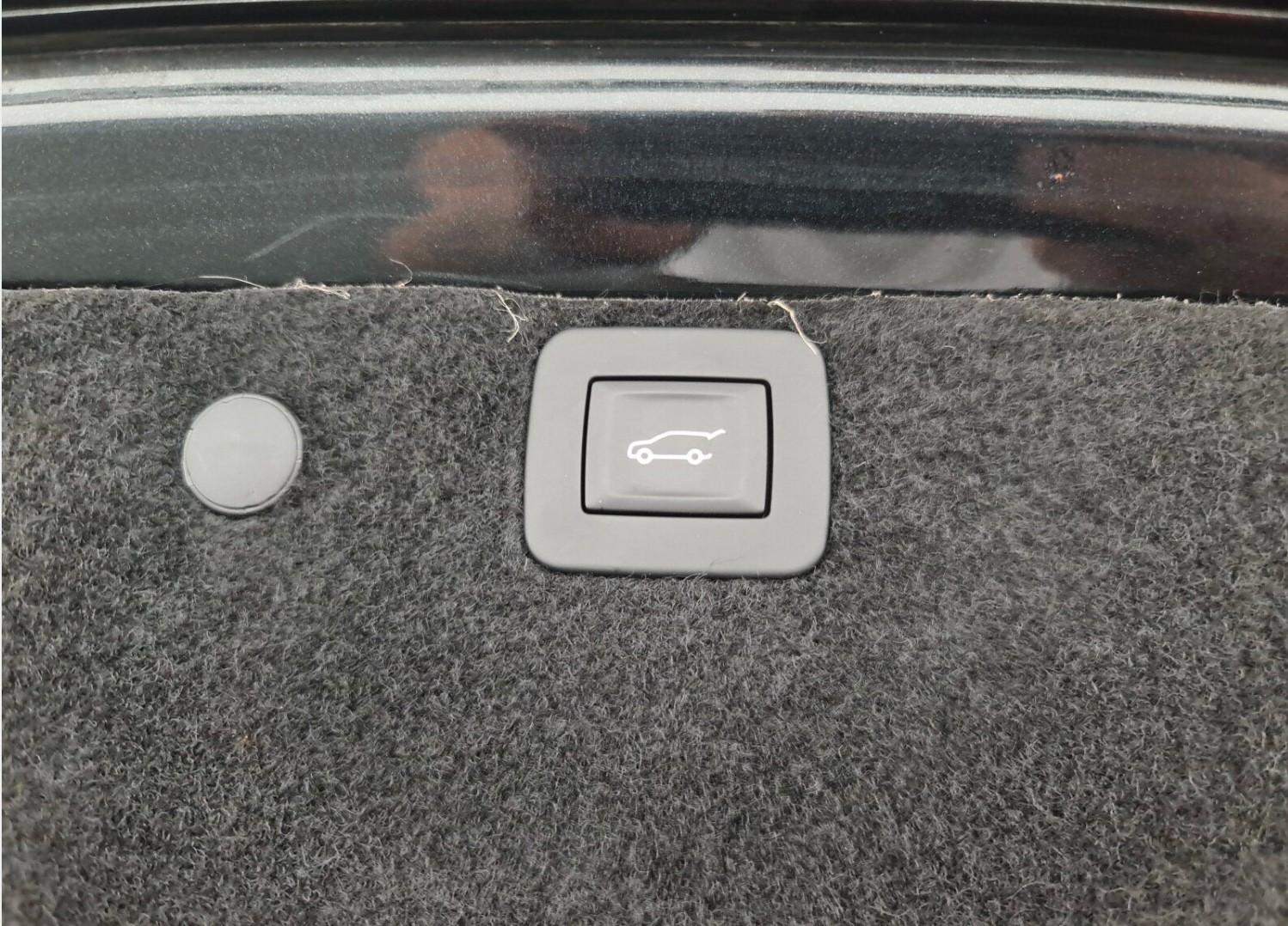 Opel Insignia 2011 — photo 12