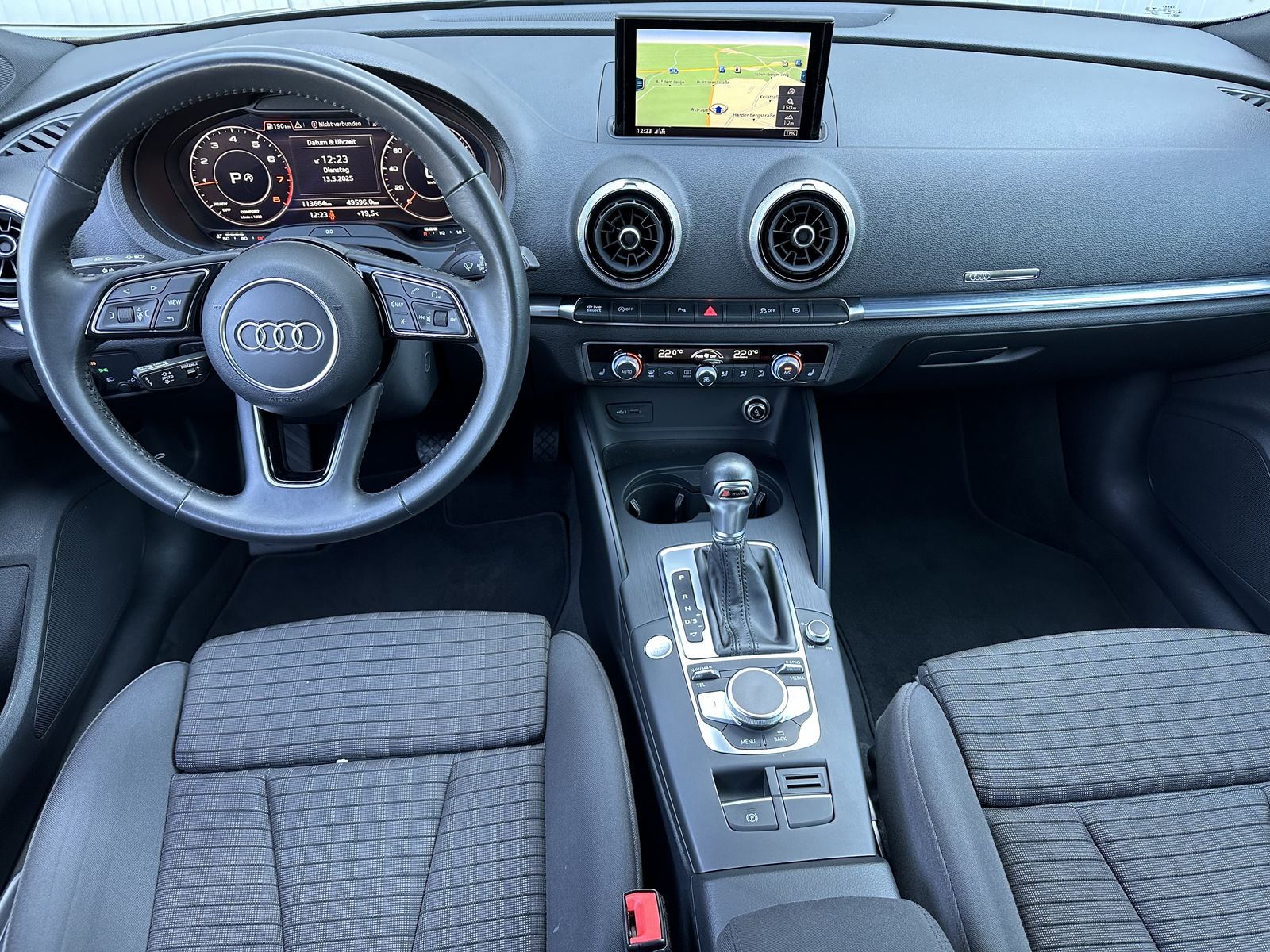 Fahrzeugabbildung Audi A3 SpB 35 TFSI S-Line Black NAV+LED+AHK+DIGDISPL