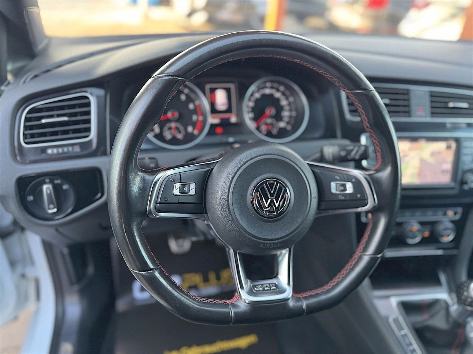 Fahrzeugabbildung Volkswagen Golf VII GTI BMT Performance *Bi-Xenon*Navi*