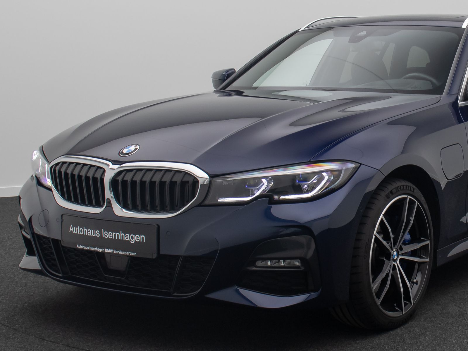 Fahrzeugabbildung BMW 330e xD M Sport 360&deg; HUD Panorama Individual 19"