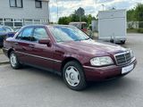 Mercedes-Benz C 220 AUTOMATIK*KLIMA*S-DACH*WENIG KM*GEPFLEGT - Mercedes-Benz C 220 mit Benzin-Antrieb: Limousine