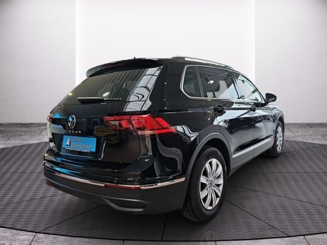 Fahrzeugabbildung Volkswagen Tiguan 1.5 TSI 6-Gang MOVE AHK NAVI MATRIX 360°