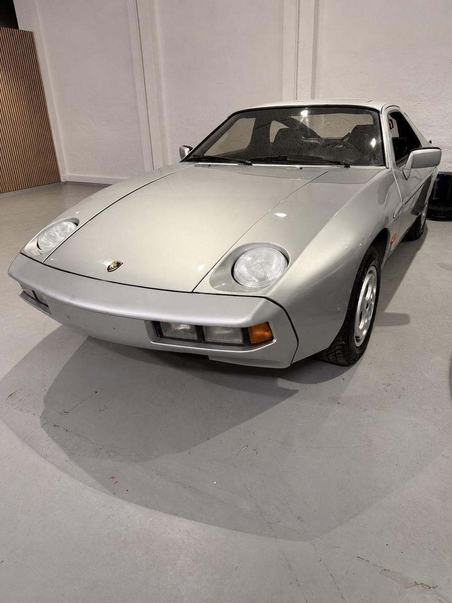 Porsche 928