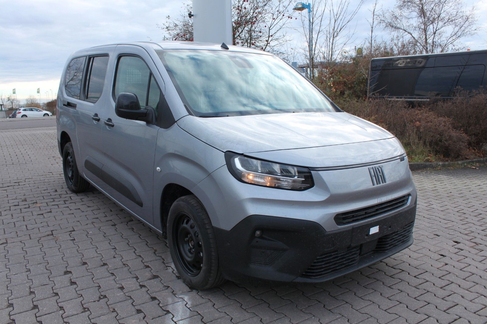 Fahrzeugabbildung Fiat Doblò Kombi 130PS Automatik 2x Schiebetür