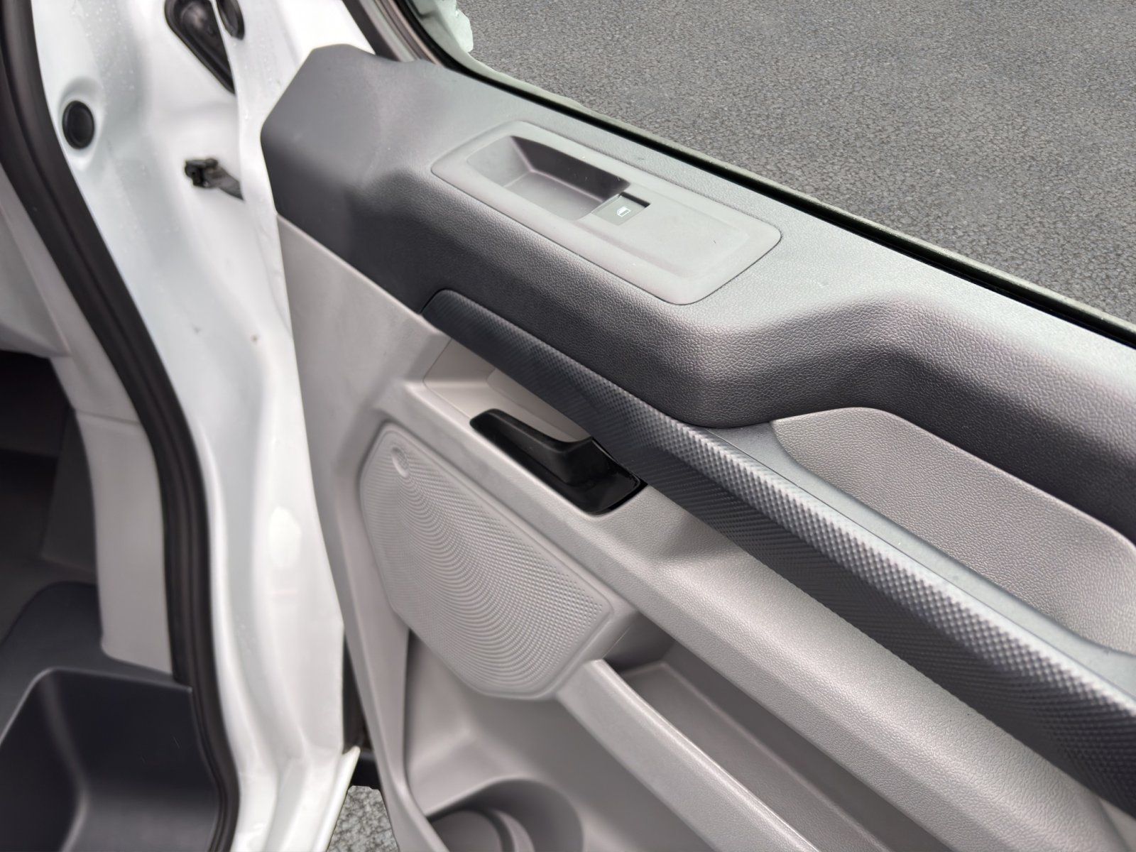 Fahrzeugabbildung Ford Transit Custom 320 L1 Trend FWD Plug-in Hybrid