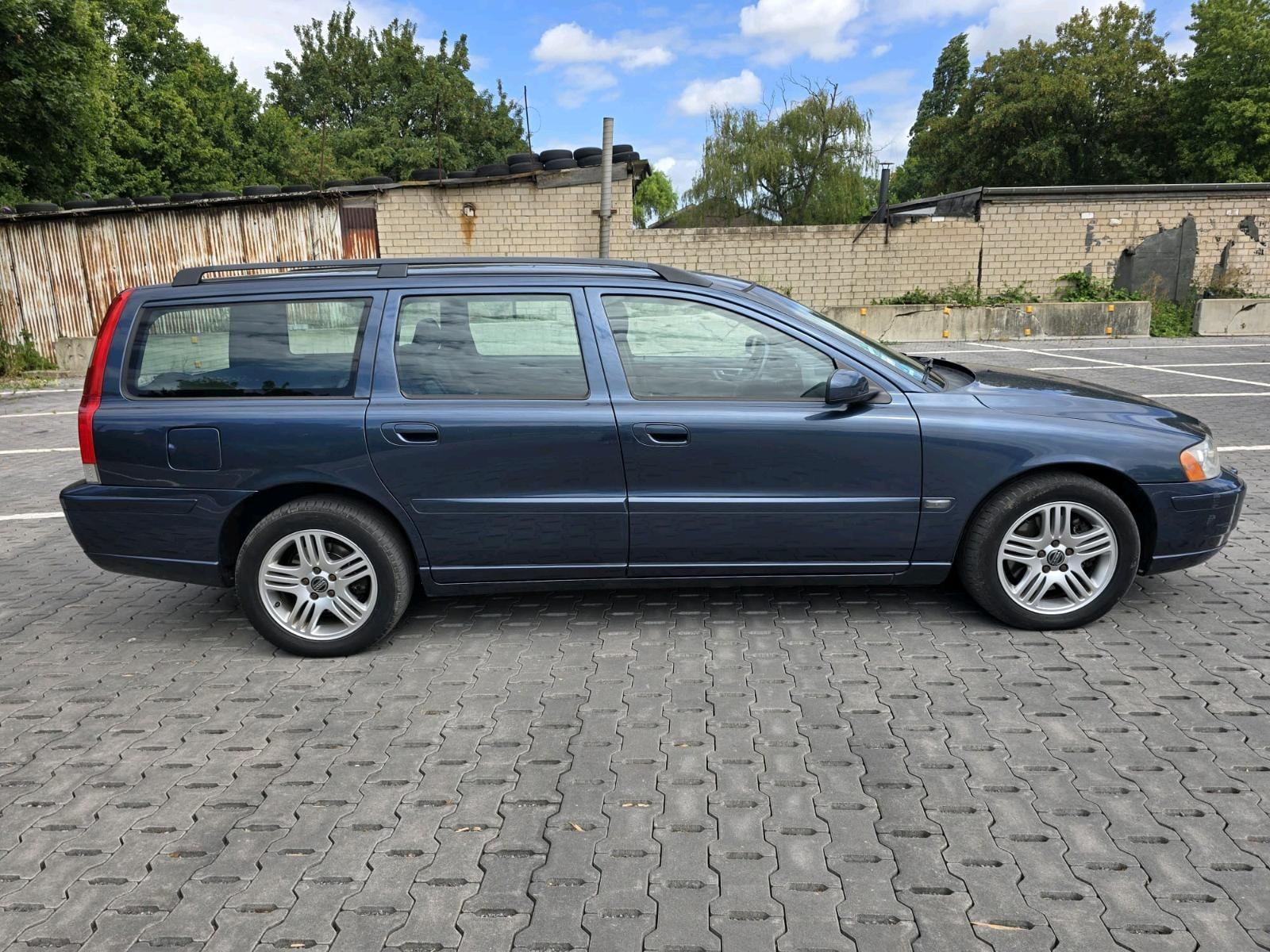 Volvo V70 2005 — engine 140 HP (103kW)