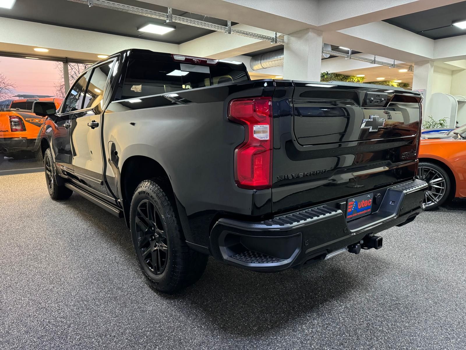 Fahrzeugabbildung Chevrolet 26 SILVERADO MIDNIGHT HIGH COUNTRY 6.2L V8-4x4
