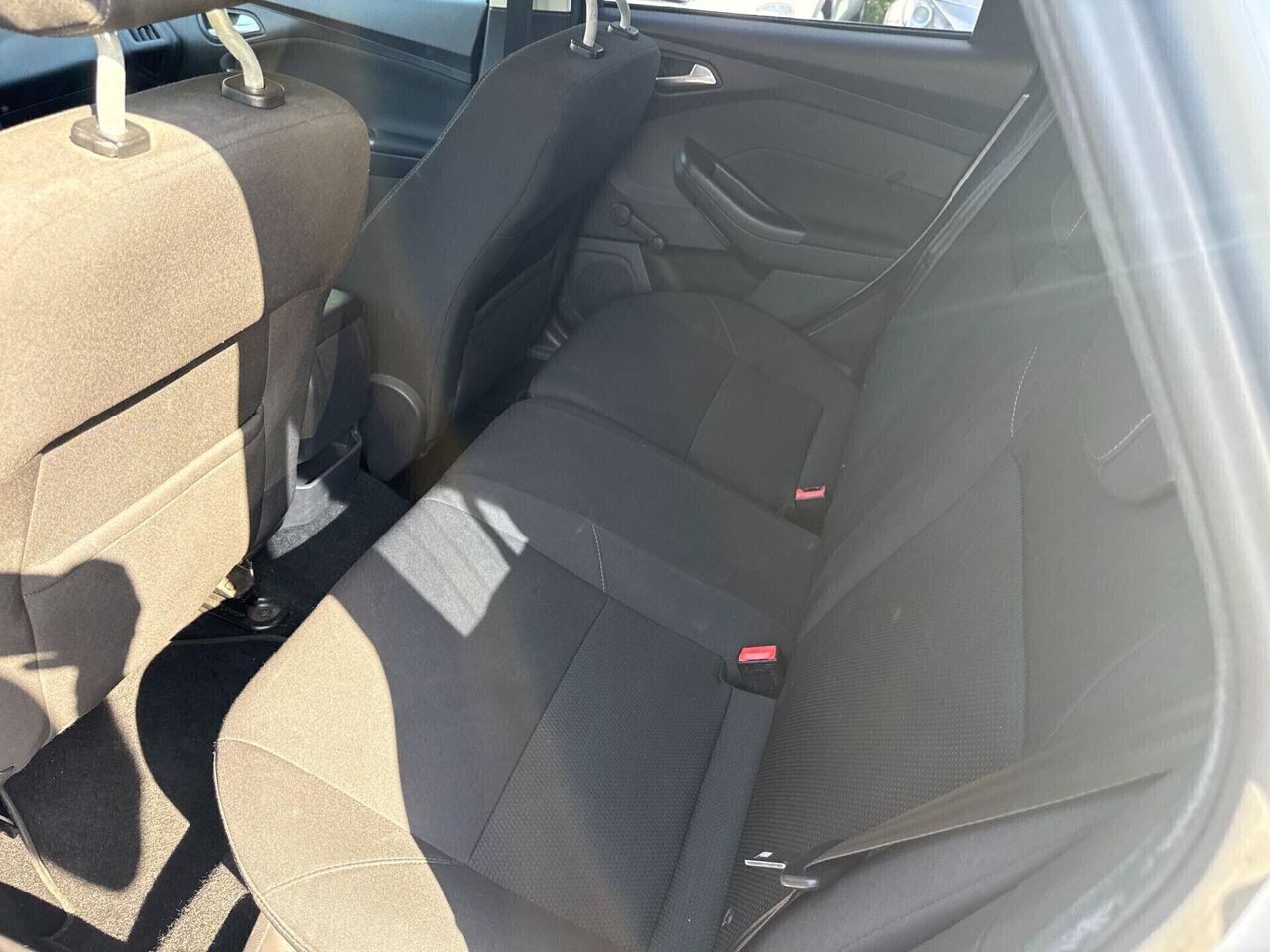 Ford Focus 2015 — photo 9