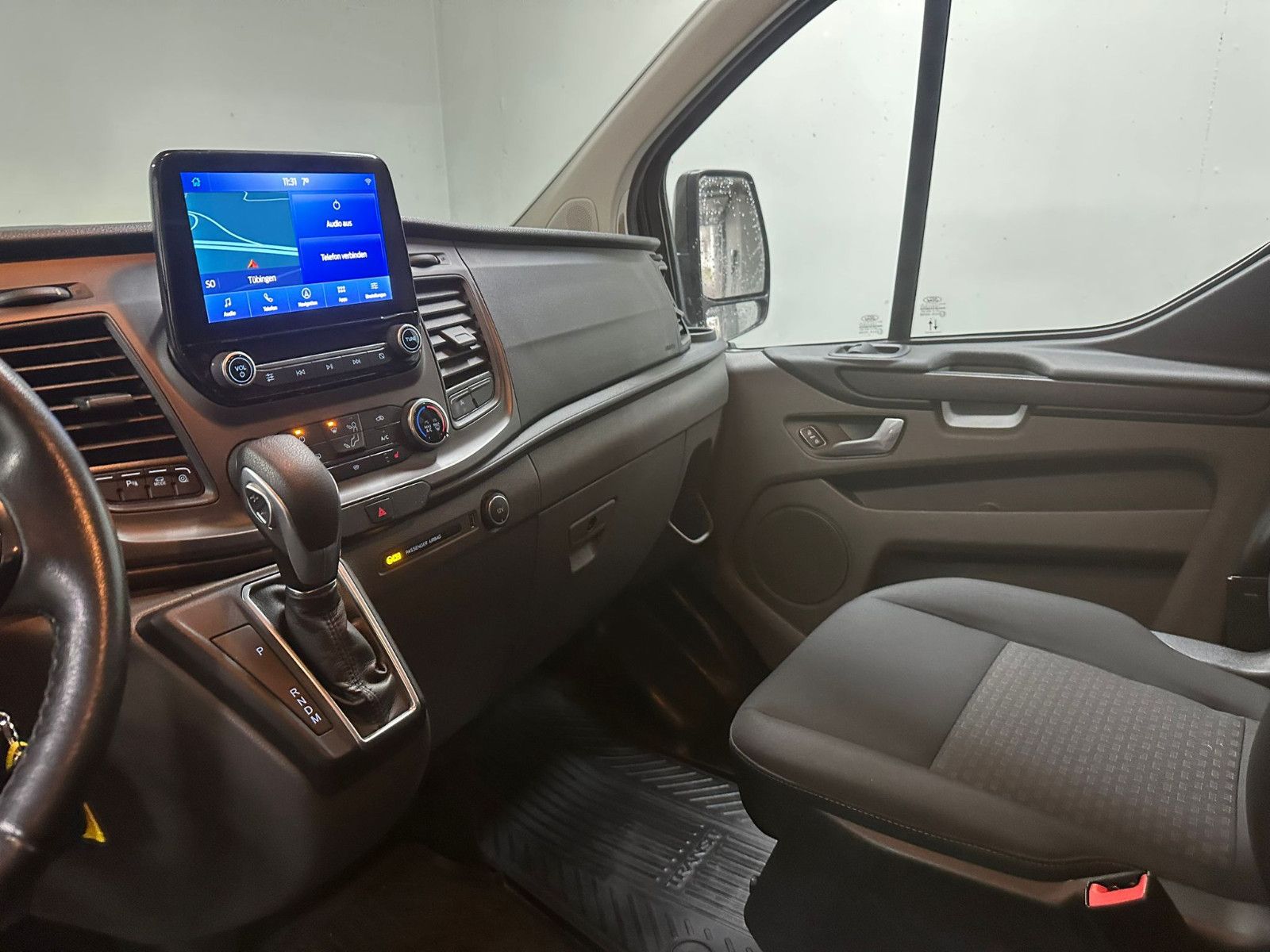 Fahrzeugabbildung Ford Transit Custom 320 L1H1*TREND*8-SITZE*NAVI*SPURH