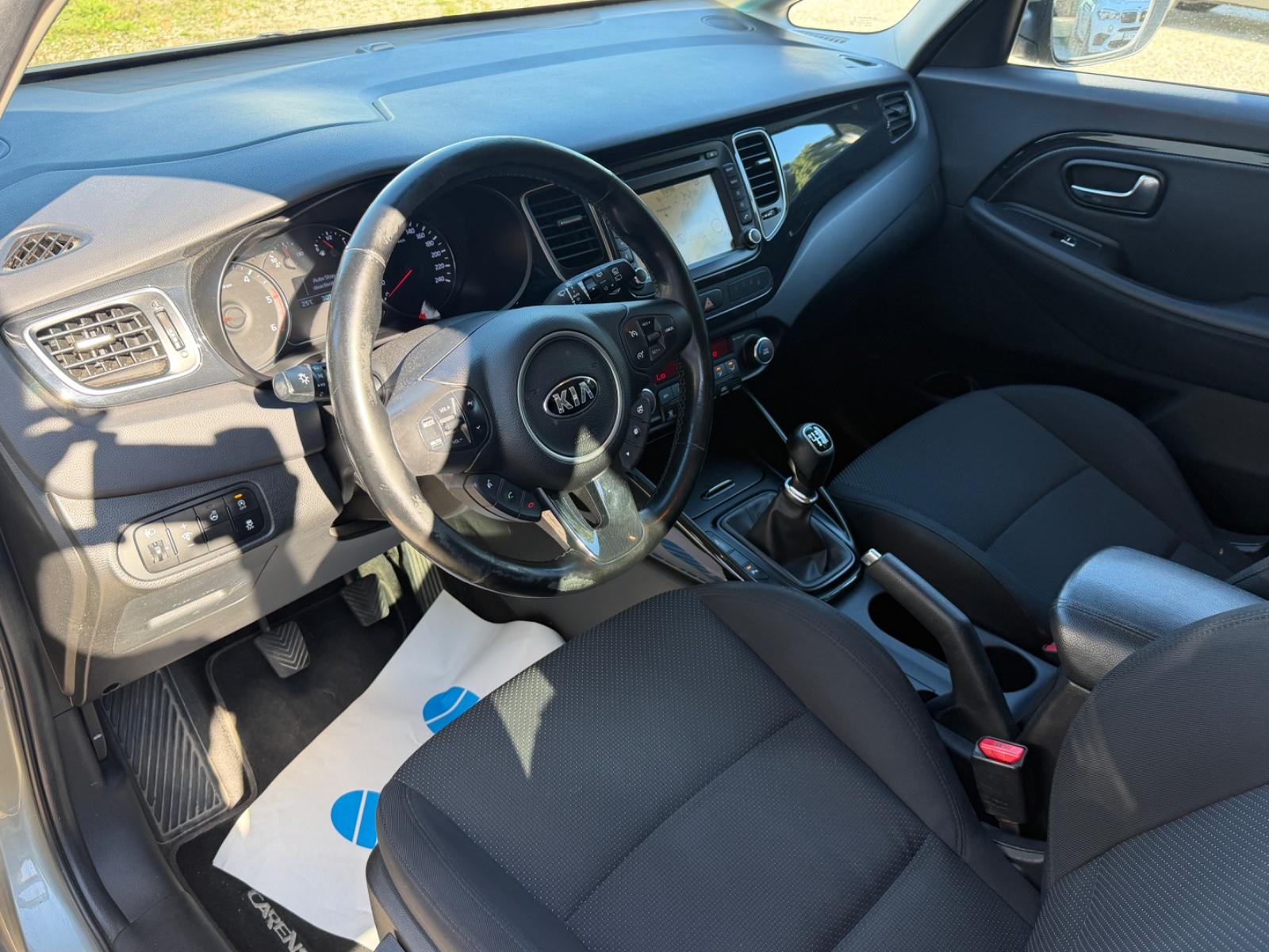Kia Carens 2015 — photo 7