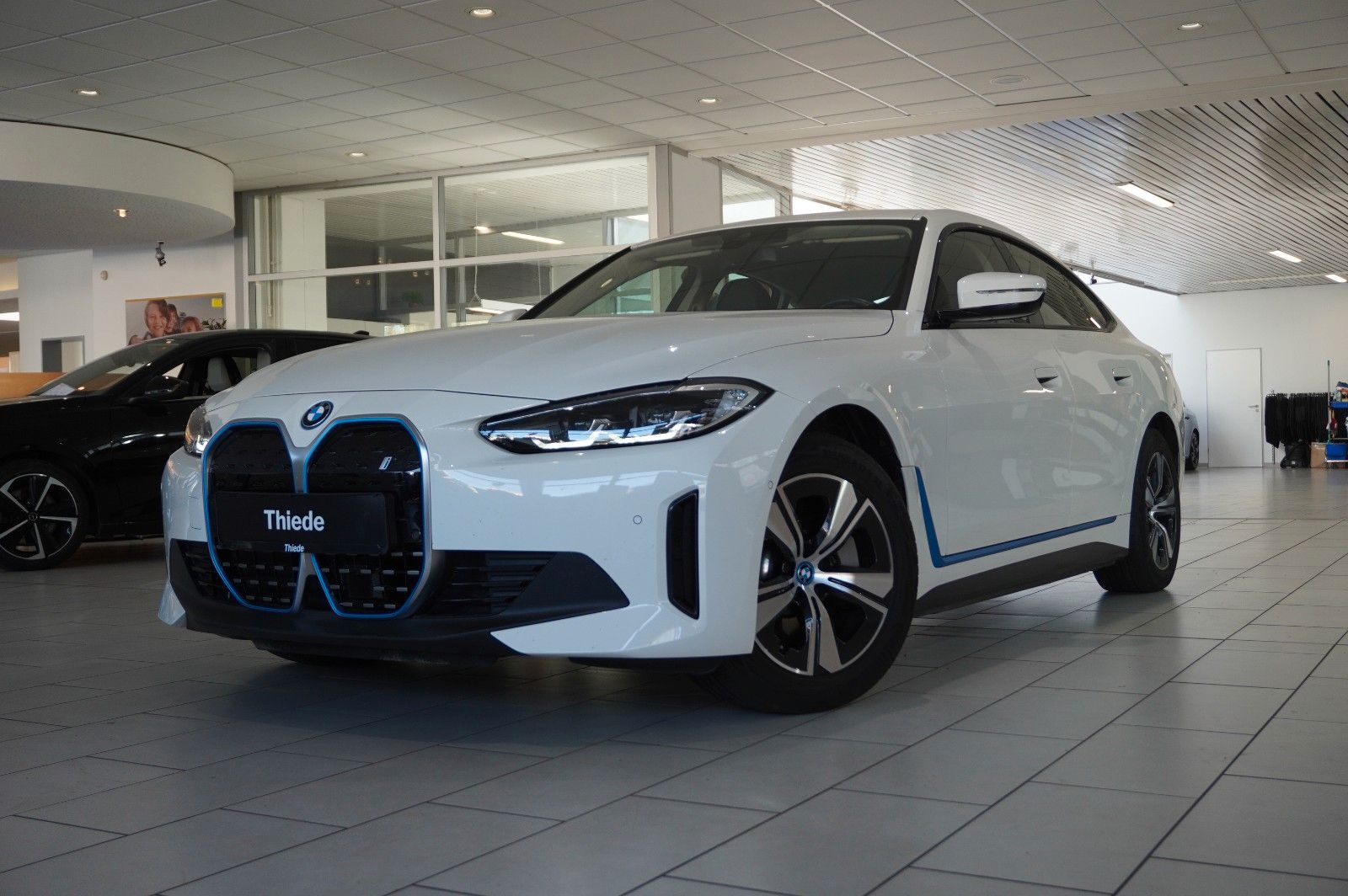 Fahrzeugabbildung BMW i4 Gran Coupe 35 eDrive 70KWH NAVI/KAMERA/SPORT