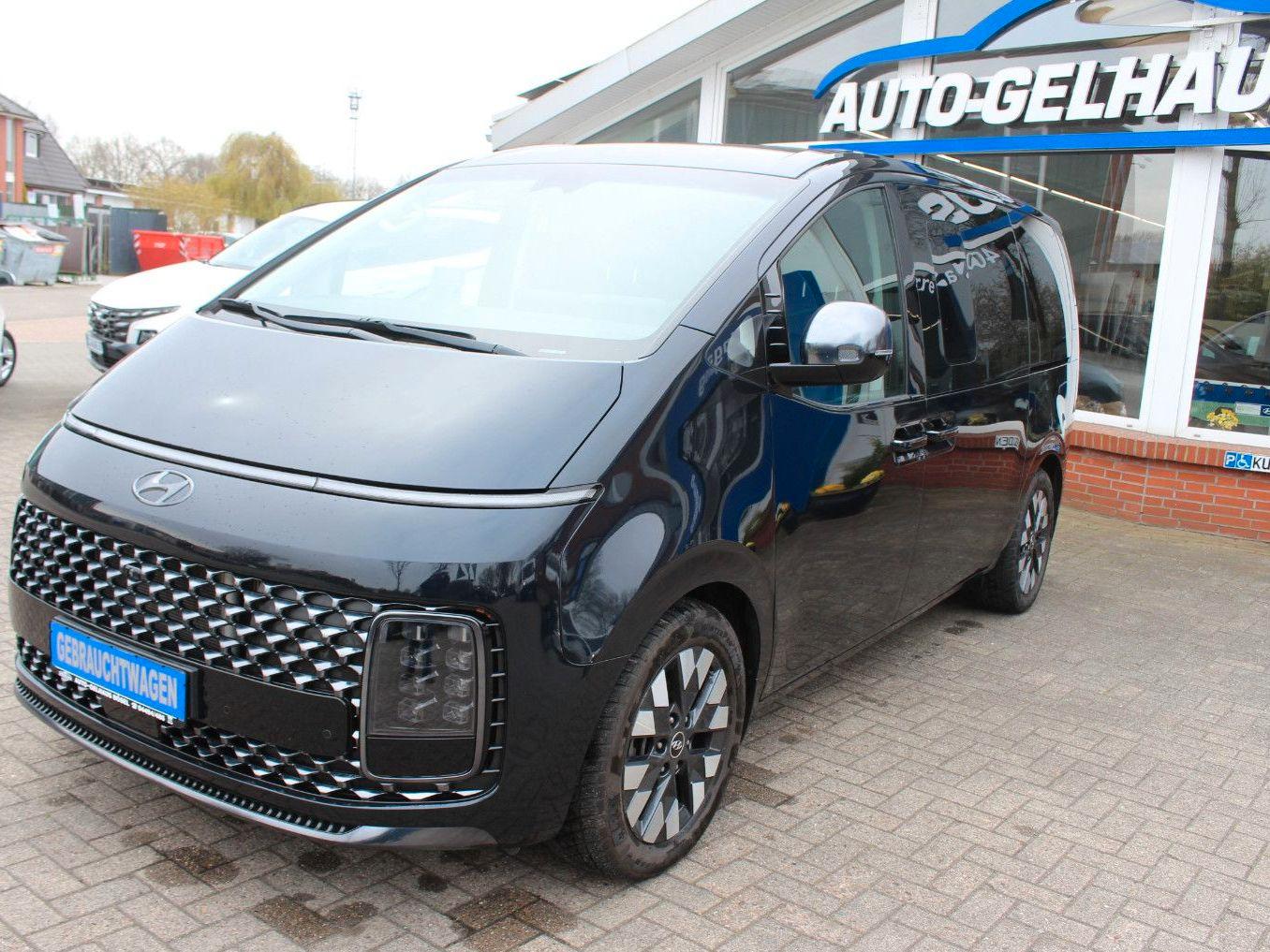 Hyundai Staria Signature 2,2 CRDI Allrad,AHK,Leder,Voll