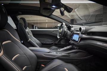 صورة 10 لـ 2016 Ferrari GTC4LUSSO