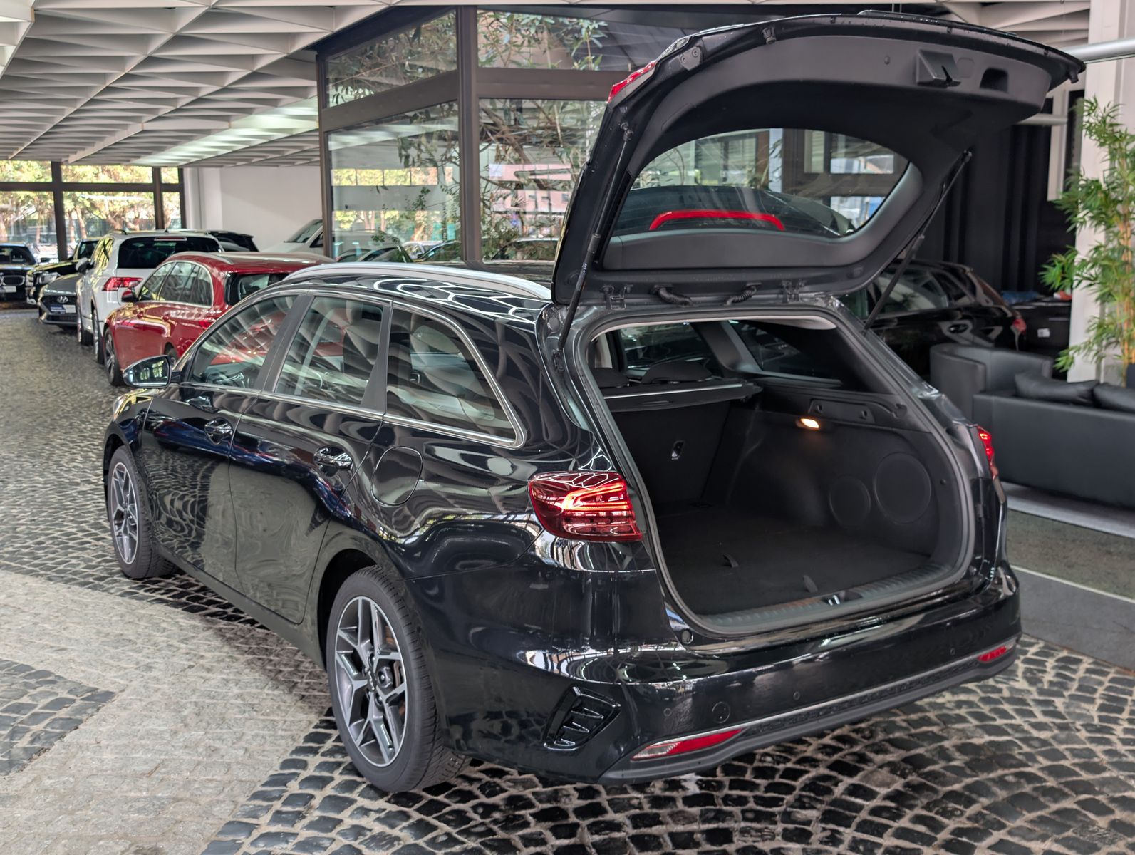 Fahrzeugabbildung Kia cee'd Sportswagon 1.5 DCT Spirit ACC*JBL*KAM*7J
